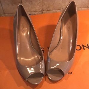 Ann Taylor open toes shoes 2.5H
